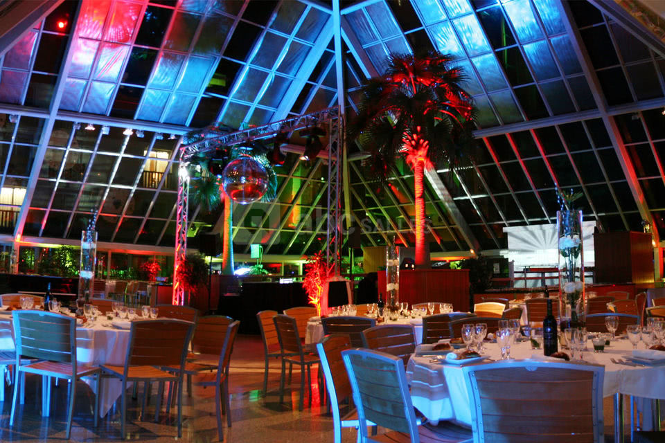 La pyramide - amirauté hôtel