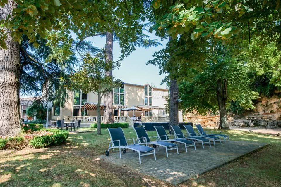 Façade hotel château de la tour