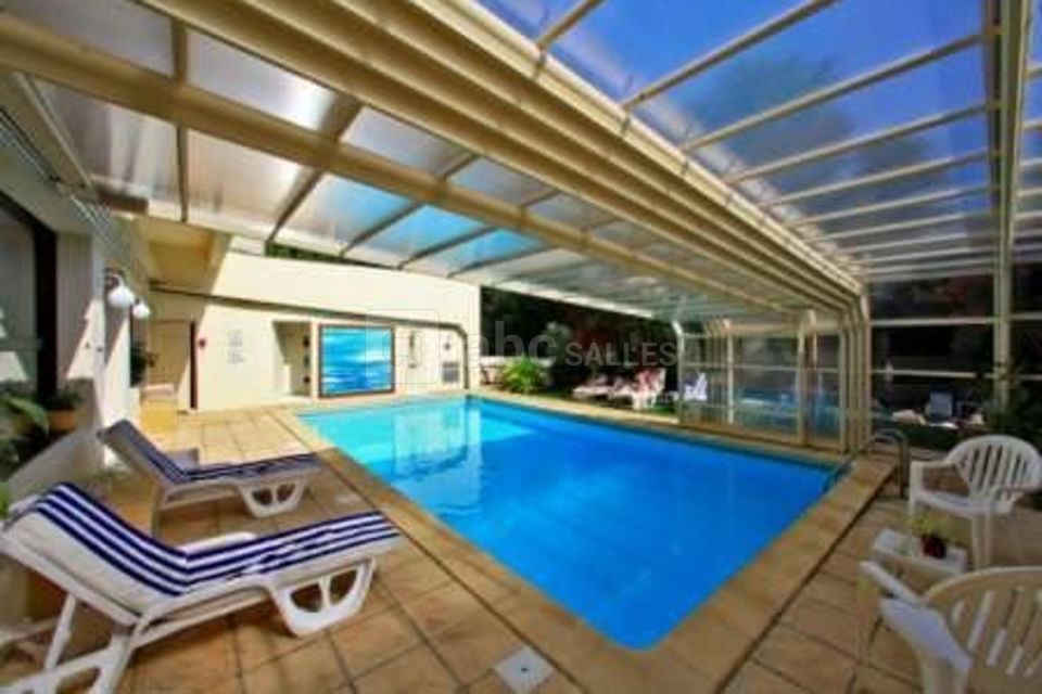 Piscine couverte et chauffée