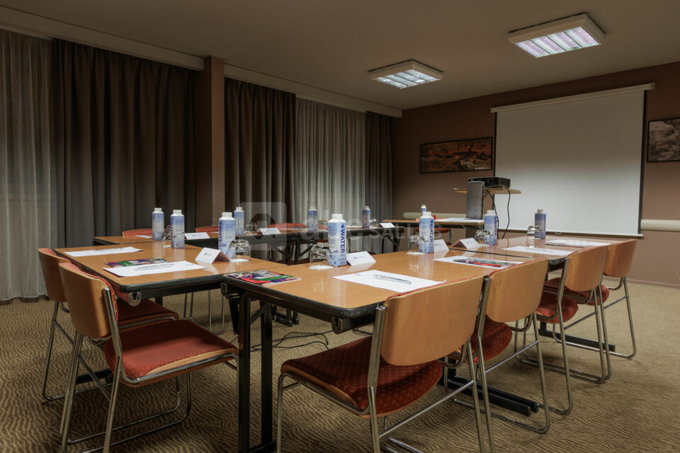 Salle 48 m²