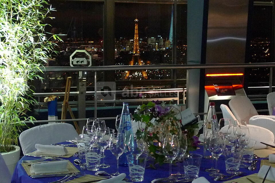 Dîner face à la tour eiffel