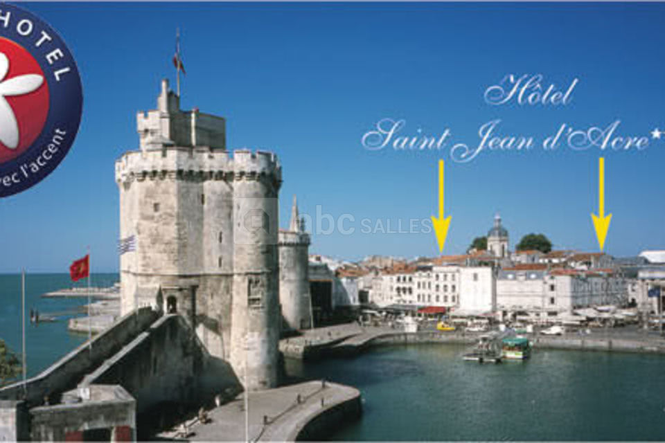 La rochelle au plus beau point, au pied des tours sur le vieux port !