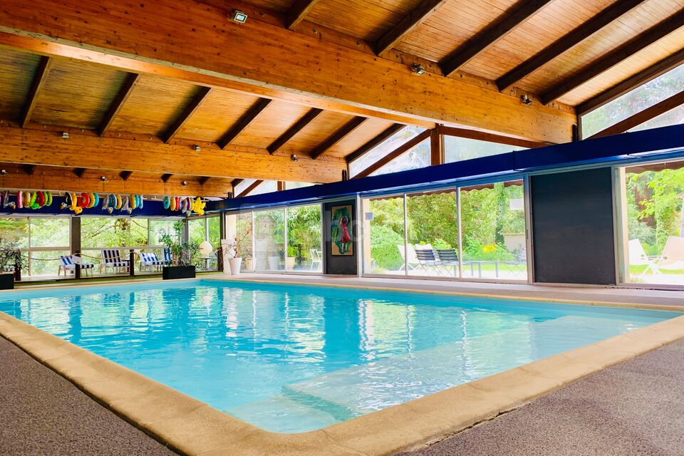 Piscine intérieure  chauffée ouverte à l'année