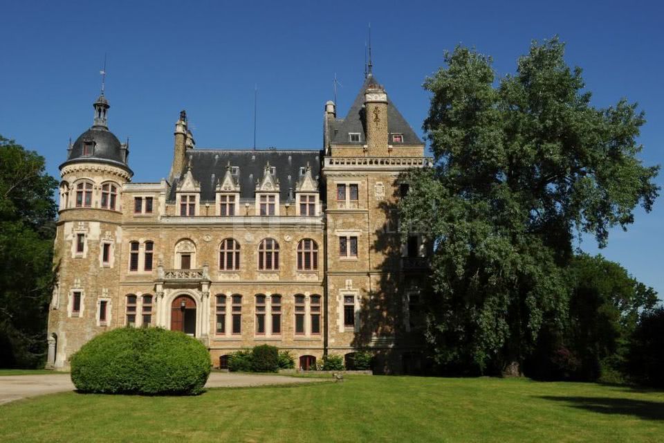 Façade du château de méridon