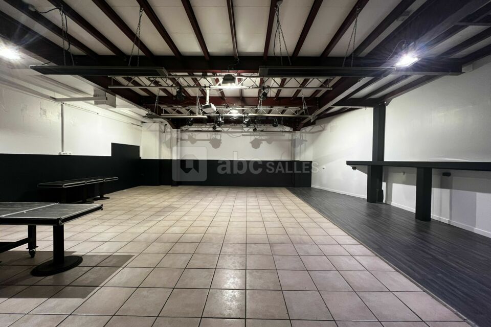 Grande salle repeinte en novembre 2025