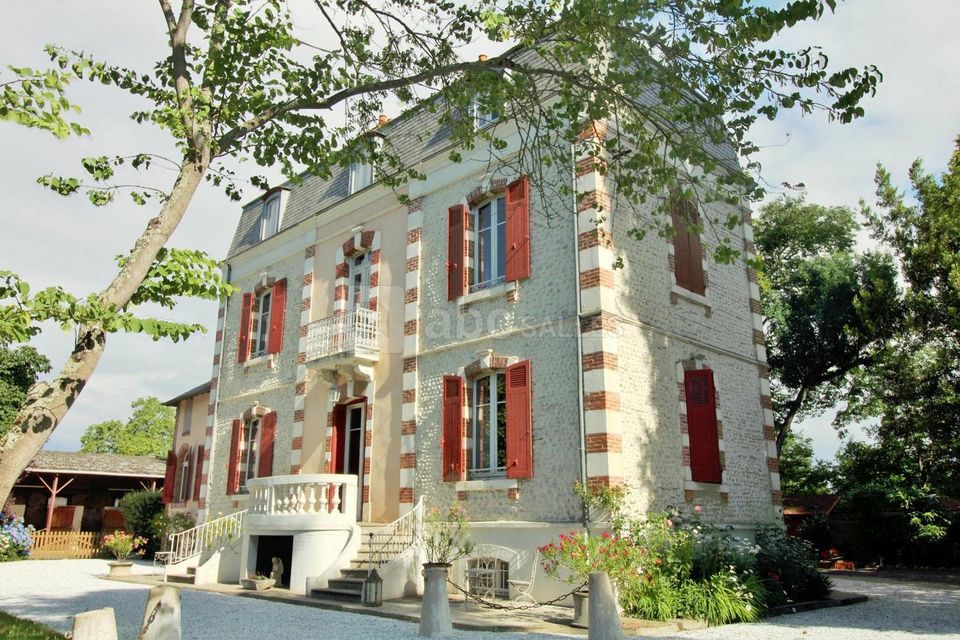 Villa Corina
