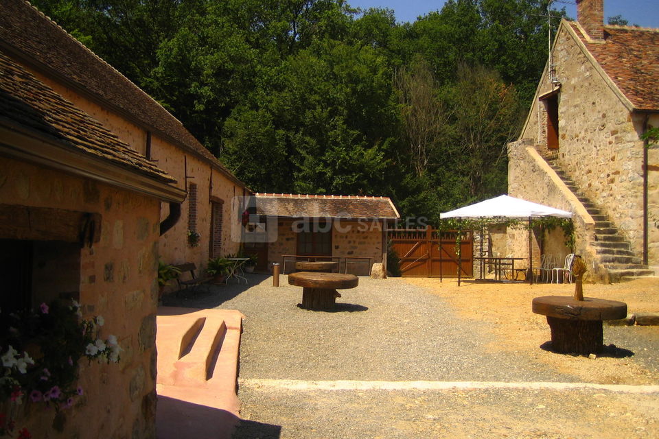 La cour du pavillon des moissons