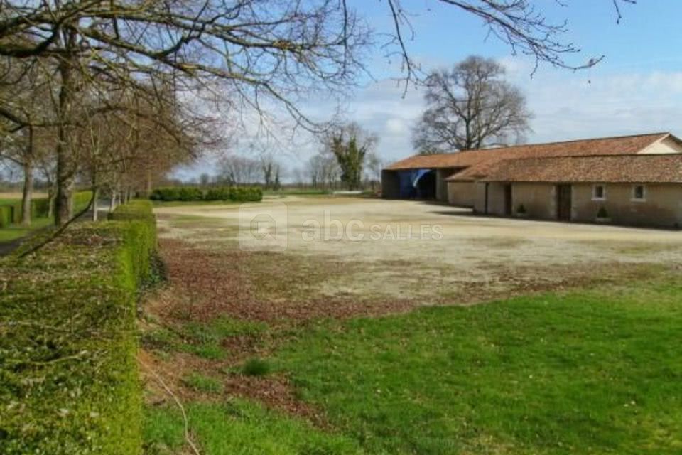 Salle et parking