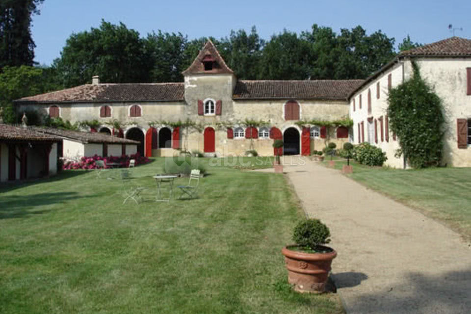 Cour carrée du château d'amou