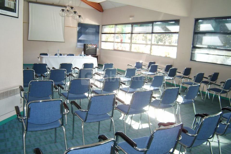 Salle de réunion jusqu'à 70 personnes
