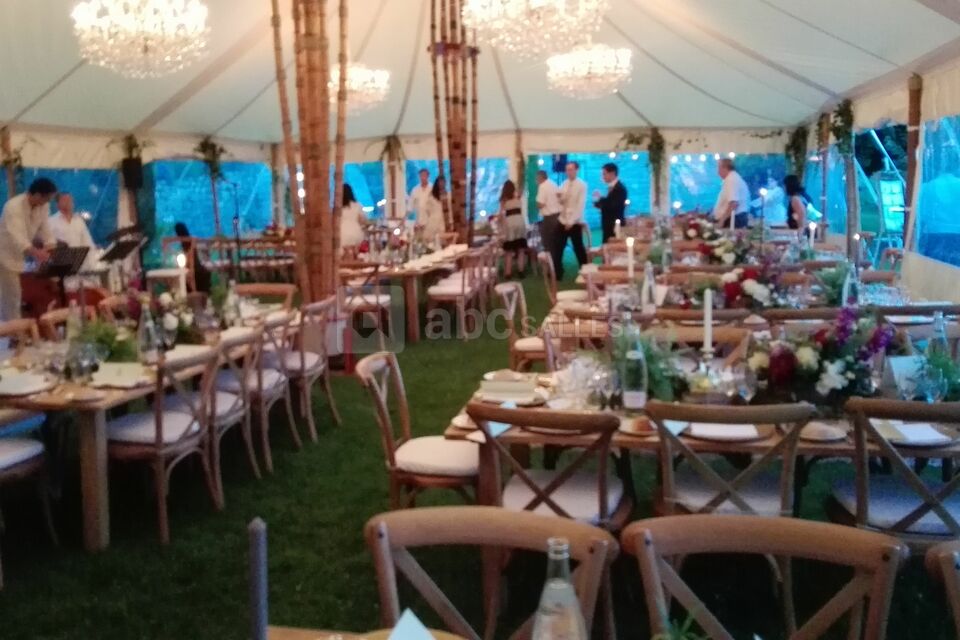 Dîner sous chapiteaux