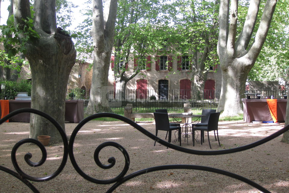 Aire de cocktail / chateau pont royal