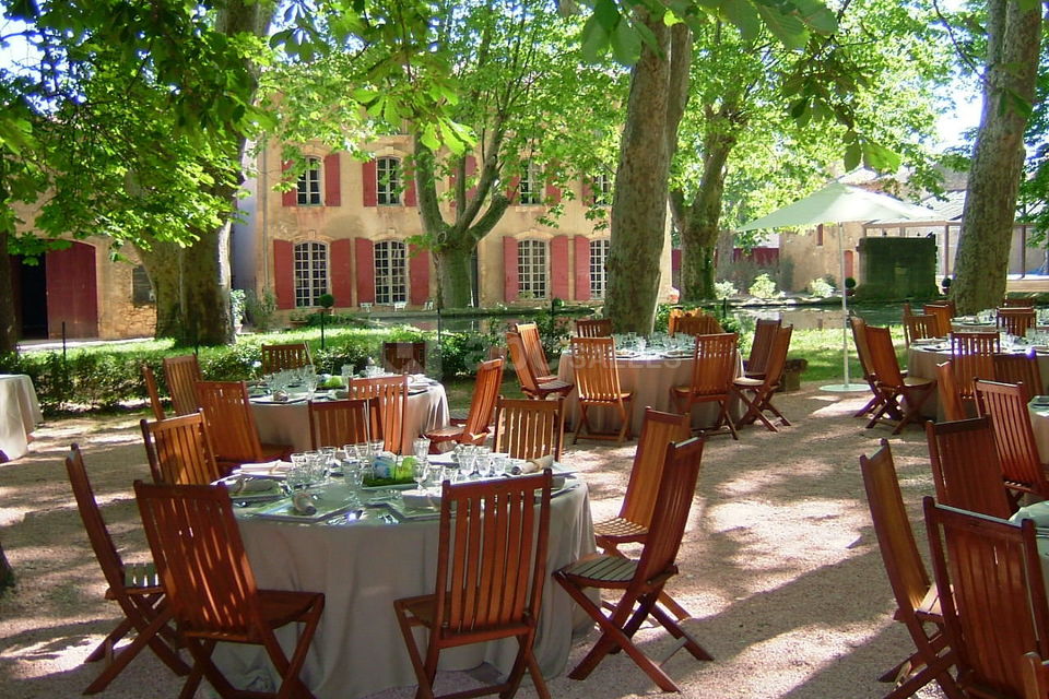 Dejeuner dans le parc / aire de cocktail