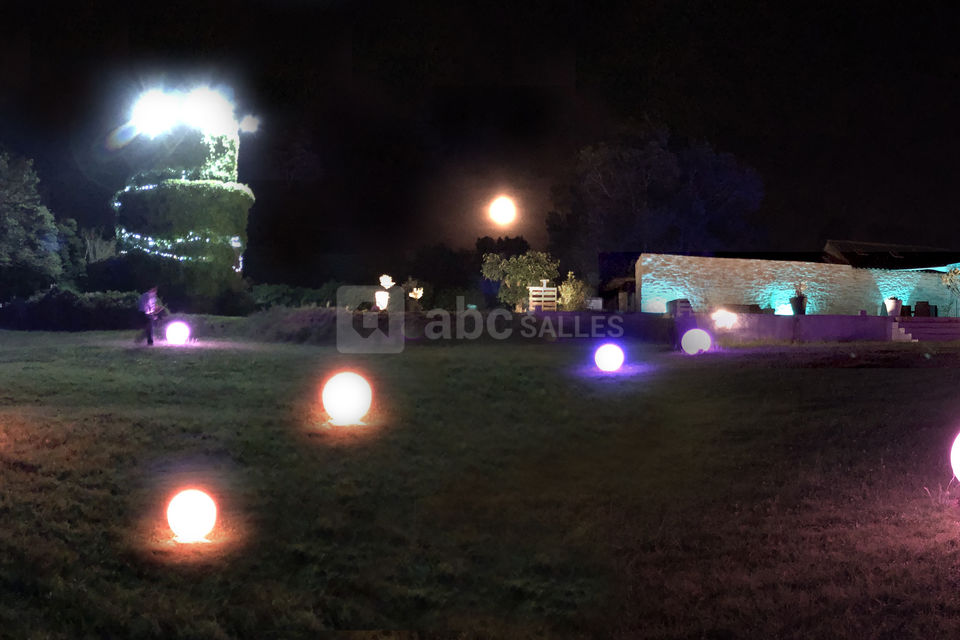Mise en Lumiere des espaces ext a la couleur de votre choix