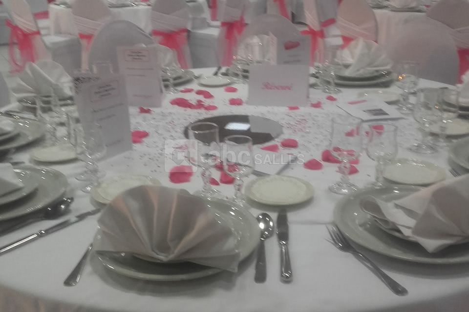 TABLE MODERNE