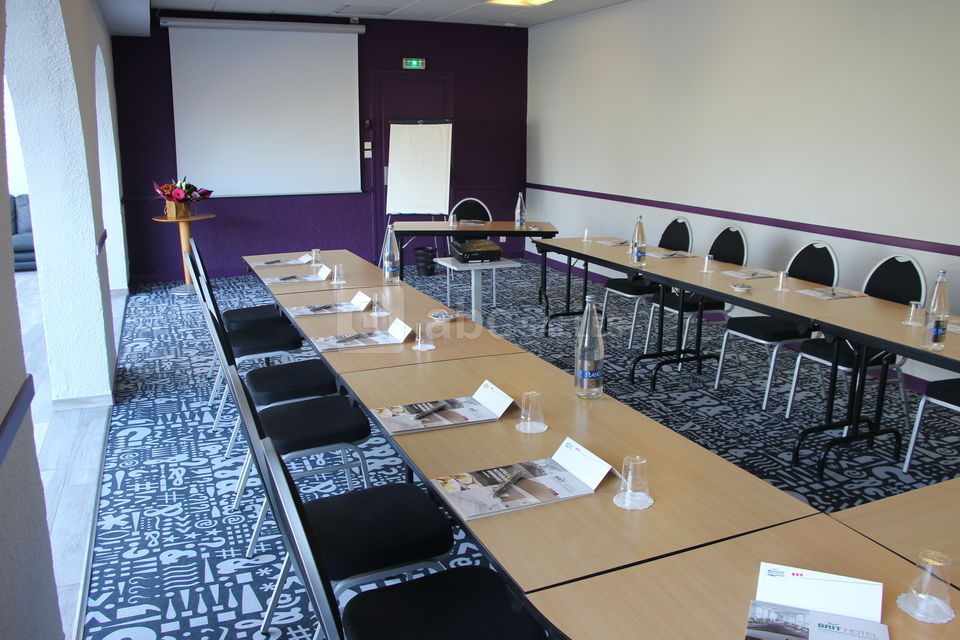 Salle de réunion en U