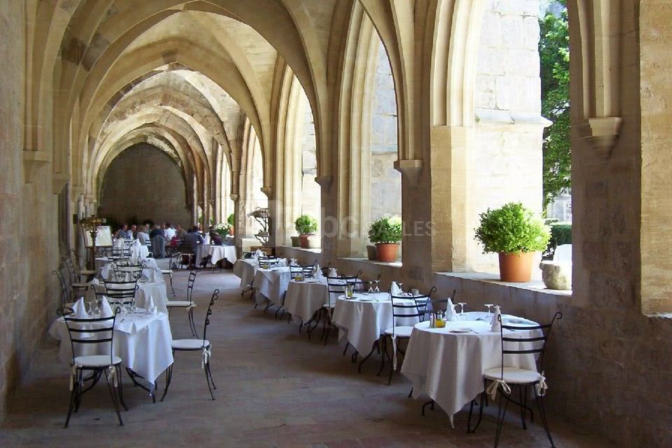 Restauration dans le Cloître