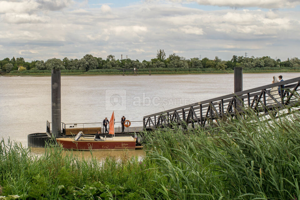 Arrivée des mariés en Bateau