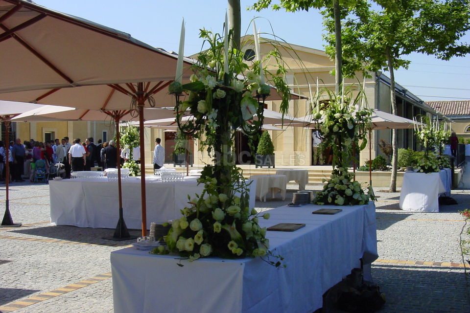 Cocktail mariage dans la cour d'honneur