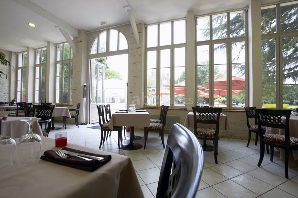 Intérieur de l'orangerie en configuration diner