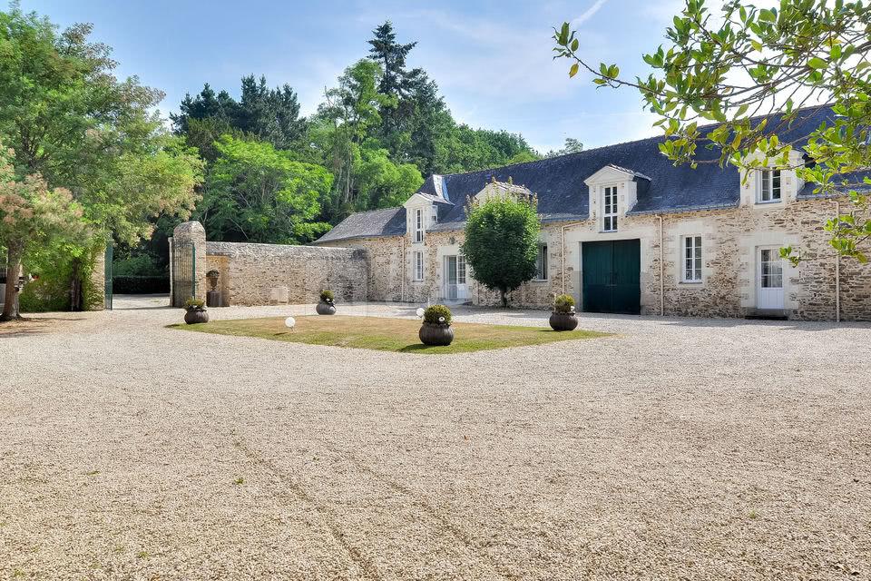 Ancienne cour du Chateau 1