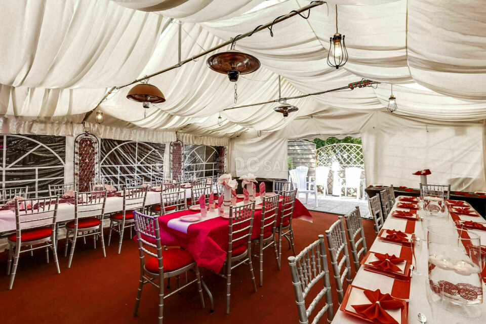 Salle réception sous chapiteau
