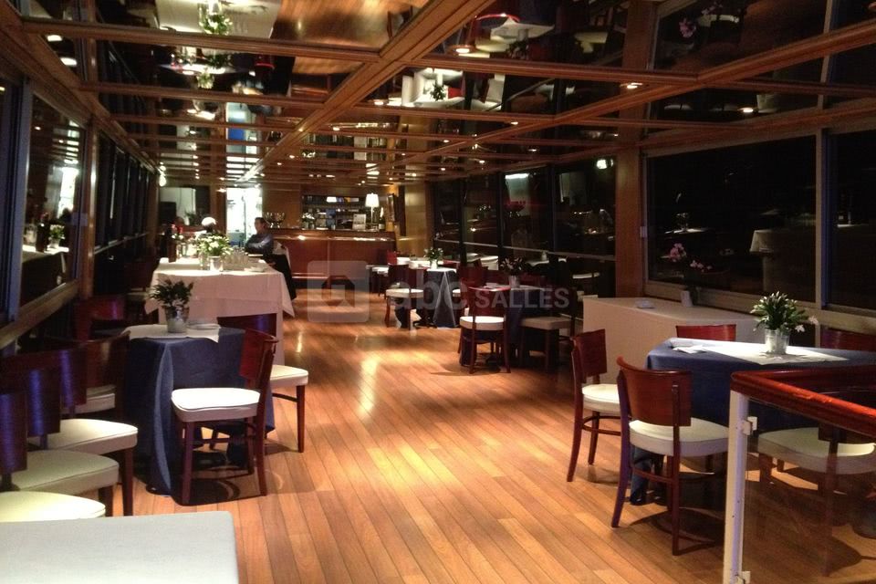 Votre cocktail dinatoire à bord du bateau le Rive droite