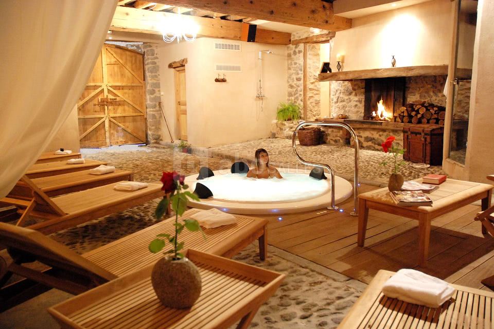 Notre espace spa, aménagé dans les écuries rénovées du château.
