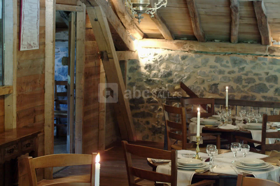 Le cadre d'une auberge d'autrefois.