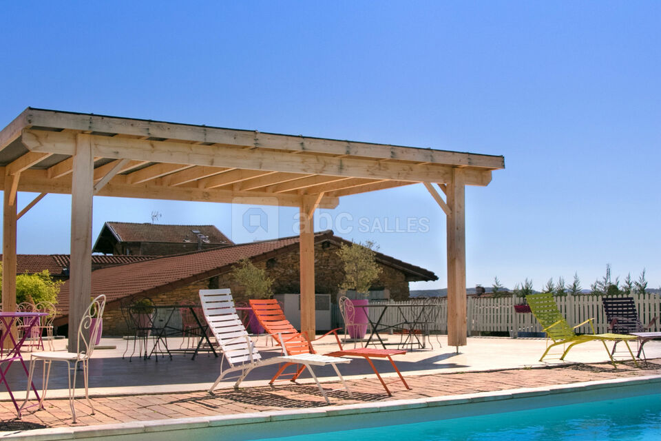 Piscine et pergola