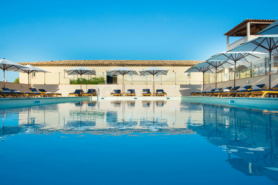 Piscine extérieure, Les Bastides