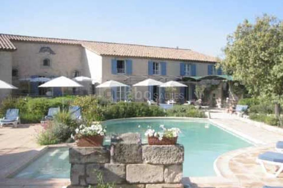 La bastide et la piscine
