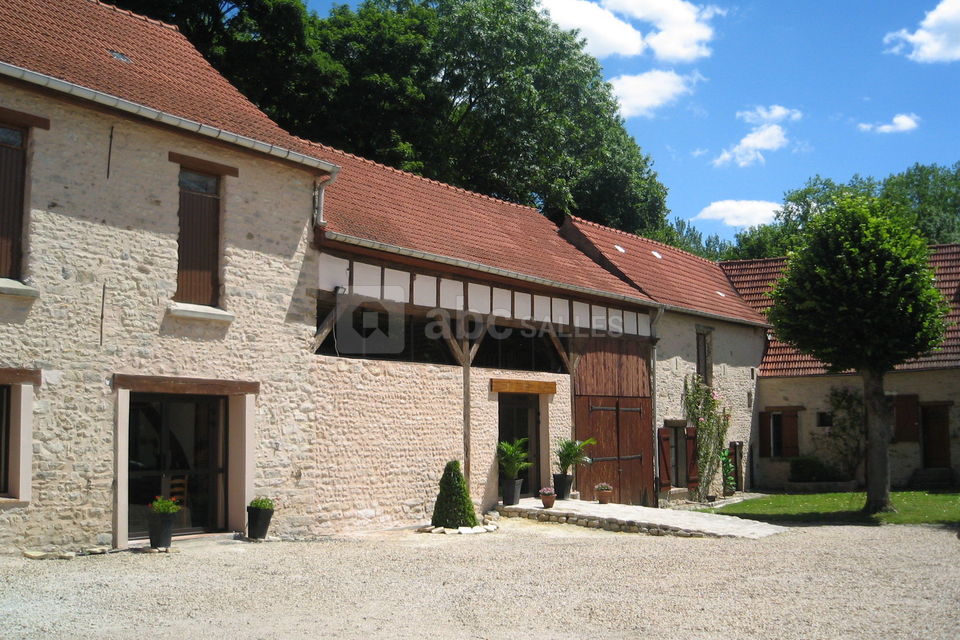 Façade salle la source