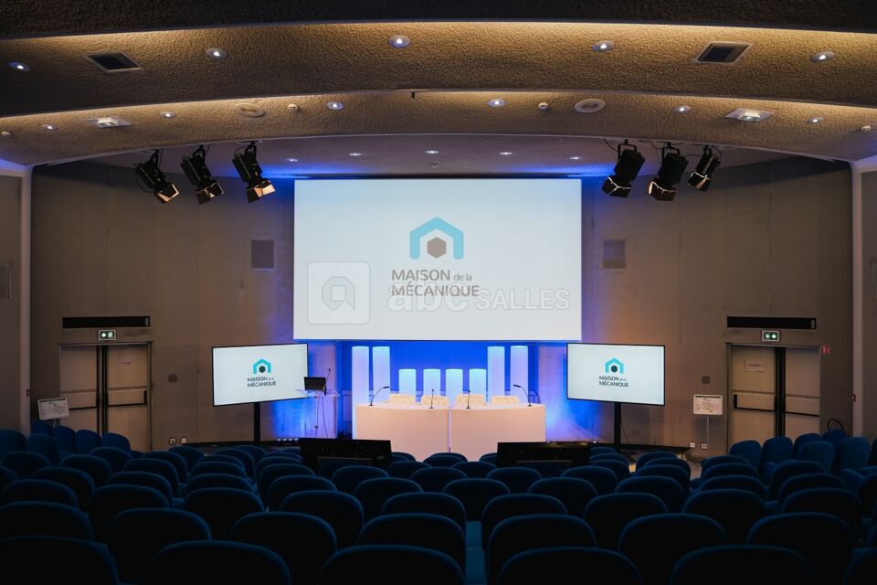 Auditorium / 207 sièges + 6places accès PMR