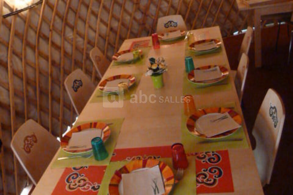 Repas sous la yourte