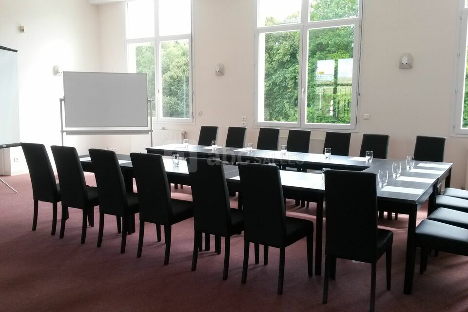 SALLE DE SÉMINAIRE