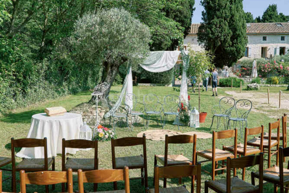 Cérémonie dans le jardin