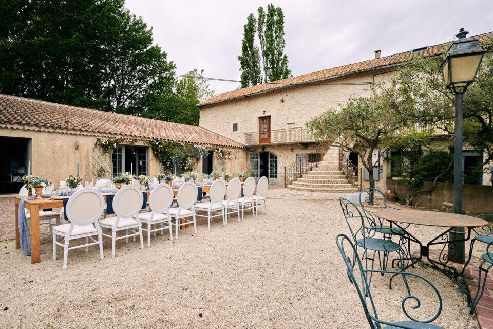 Diner dans la cour