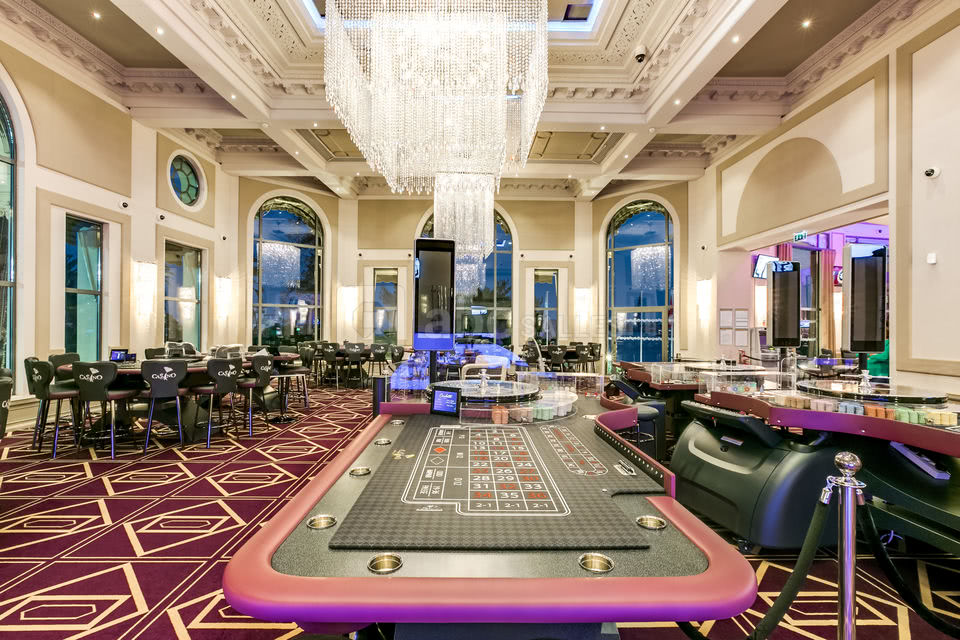 SALLE DES JEUX TRADITIONNELS