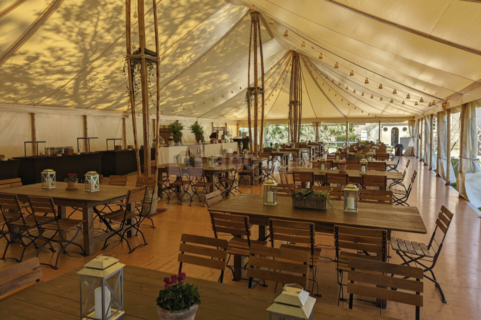 Déjeuner sous la tente