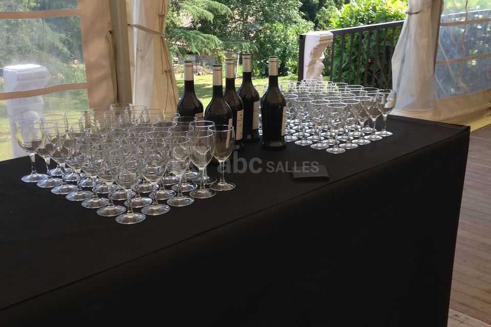 Cocktail sous le chapiteau, grande terrasse
