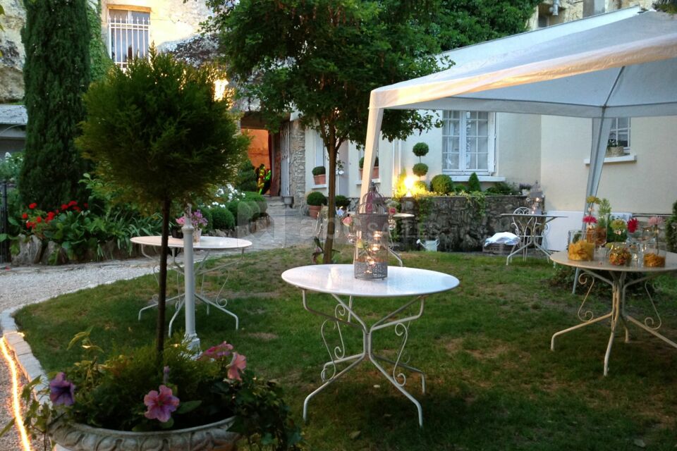 La Grotte de la Roche Aux Fées