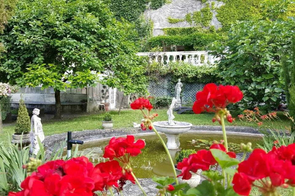 La Grotte de la Roche Aux Fées