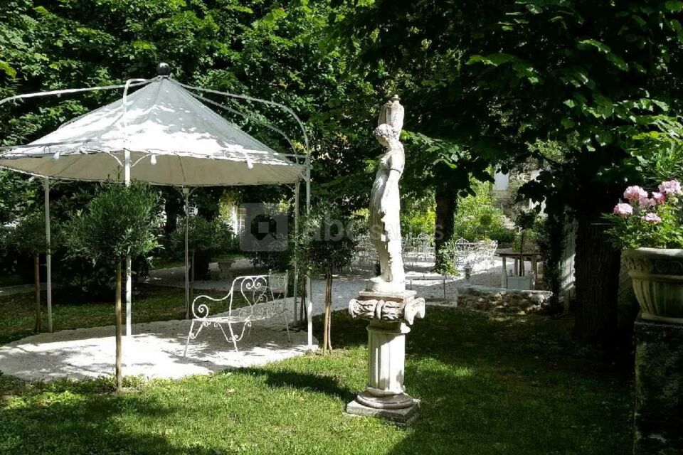 La Grotte de la Roche Aux Fées