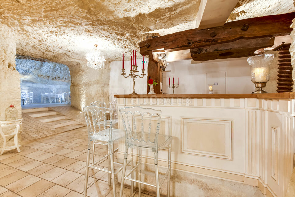 La Grotte de la Roche Aux Fées