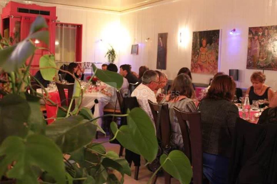 Repas autour des produits du marché.