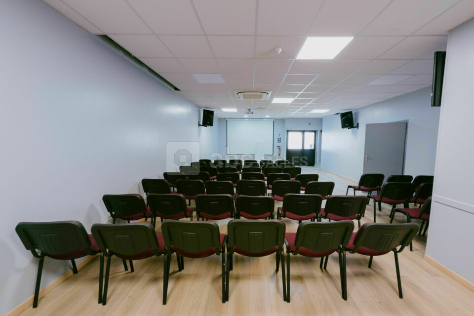 Vue arrière avec chaises - Salle Riviera