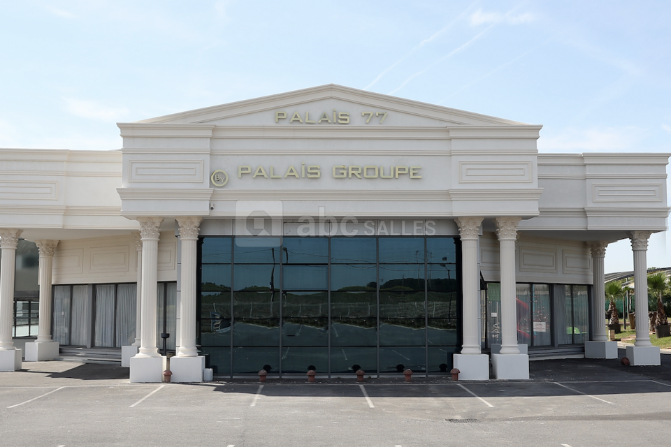Devanture  palais 77