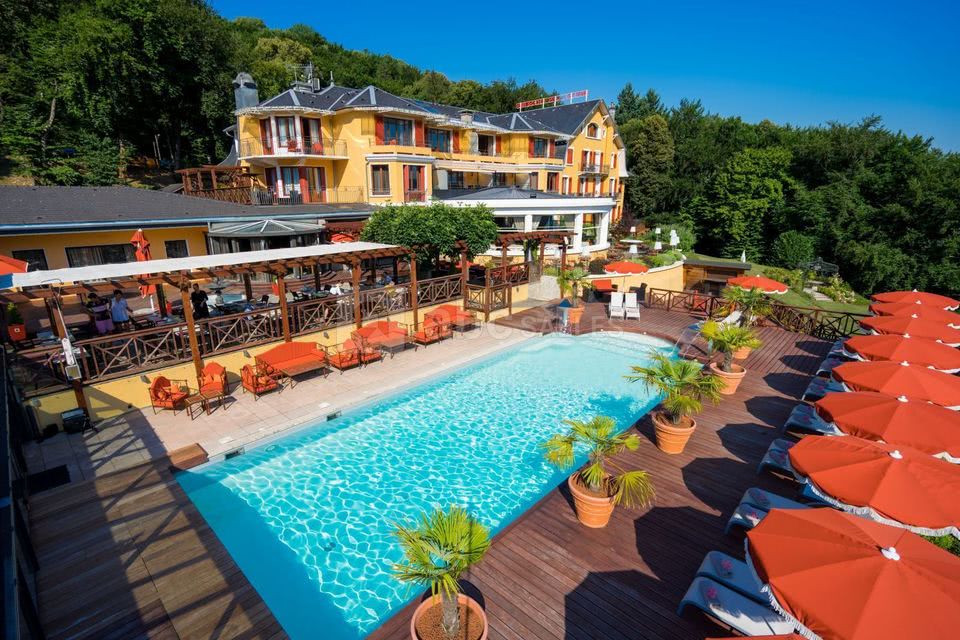Les Trésoms Lake & Spa Resort