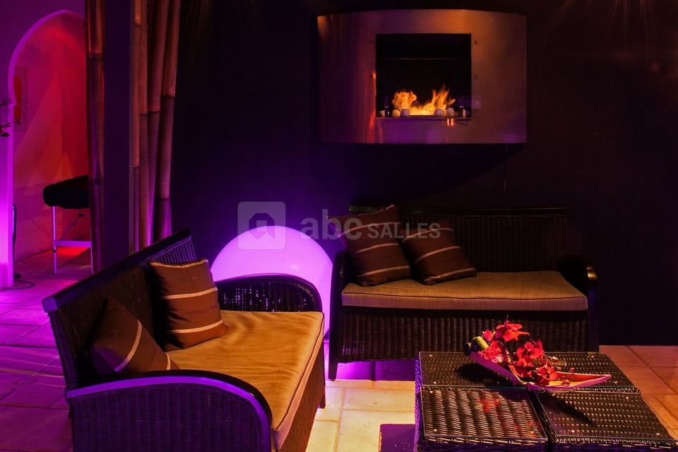 Le salon de bien être avec sa cheminée